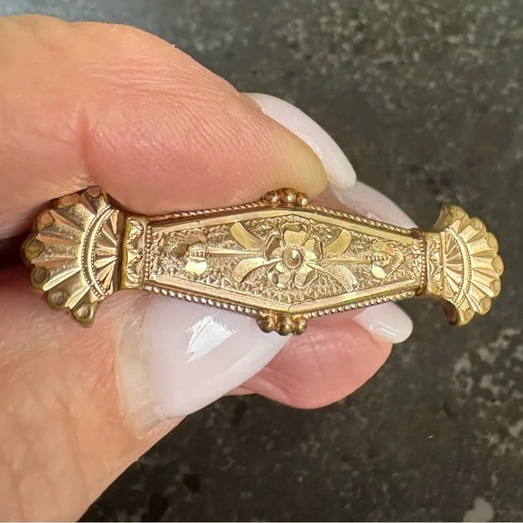 Vintage Estate Gold Brooch with Beautiful Floral Design - Picture 4 of 11